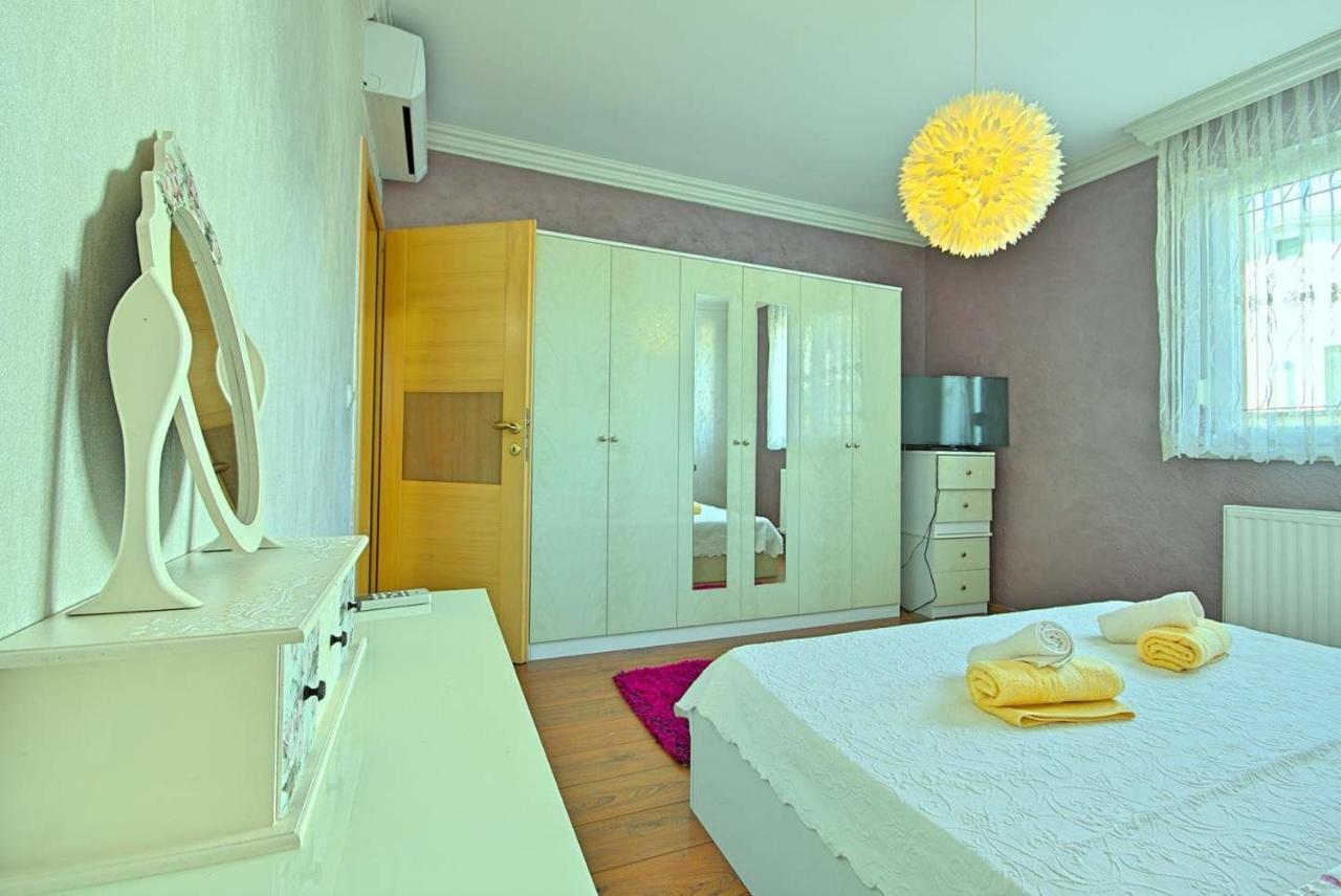 Viki, Sani, Evan, Teo, Goran Apartmán *