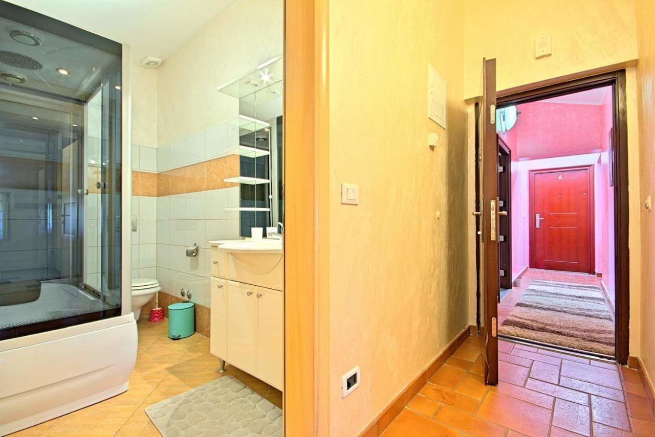 Viki, Sani, Evan, Teo, Goran Apartmán Porec